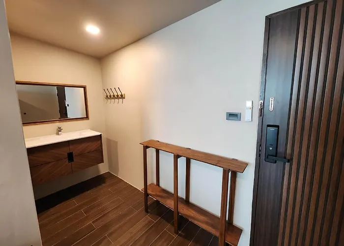 Lo-ha Guest House, Contactless Check-in Bangkok