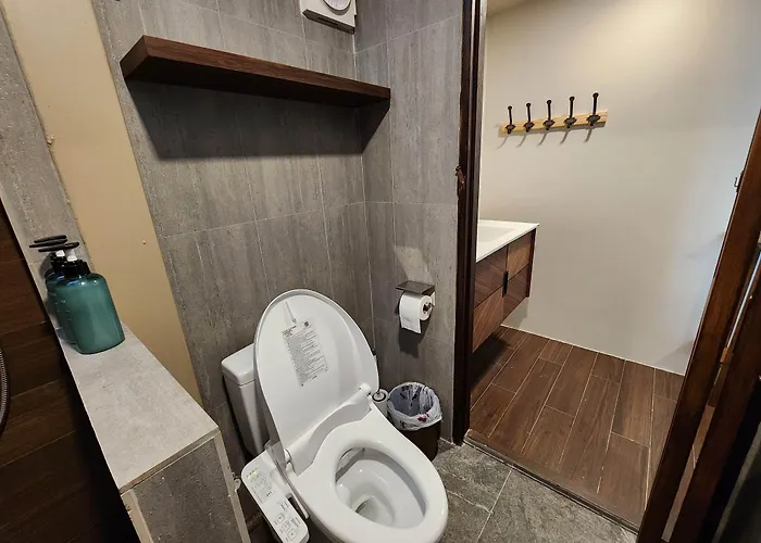 Lo-ha Guest House, Contactless Check-in Hostel Bangkok