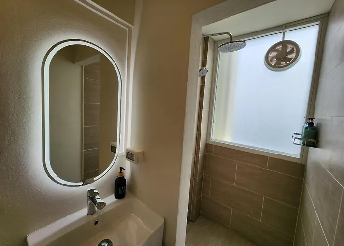 Lo-ha Guest House, Contactless Check-in Hostel Bangkok