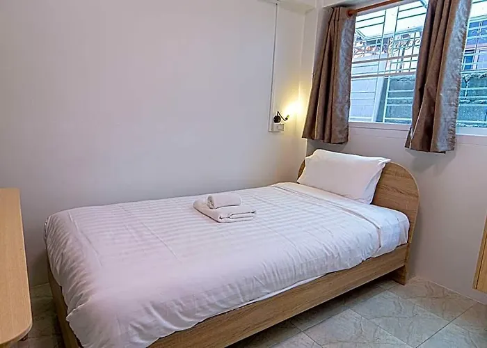 Lo-ha Guest House, Contactless Check-in * Bangkok